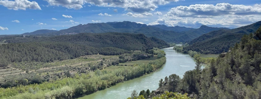 imagen con panorámicas de un río y un bosque en el sur de Cataluña