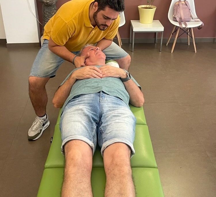 Centro quiropráctico situado en Barcelona. Realiza tu primer ajuste quiropráctico con especialistas de la quiropráctica.